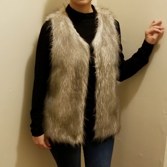 2×($20) FAUX FUR VEST BY FOREVER 21, TAN SIZE L - Picture 6 of 8